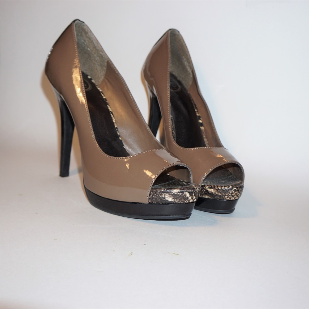 JS by Jessica Platform Pumps